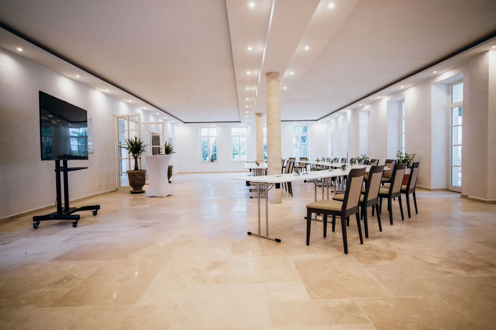 Orangerie im Hofgut Sickertshofen bei München als moderner barrierefreier Tagungsraum mit 170 m²