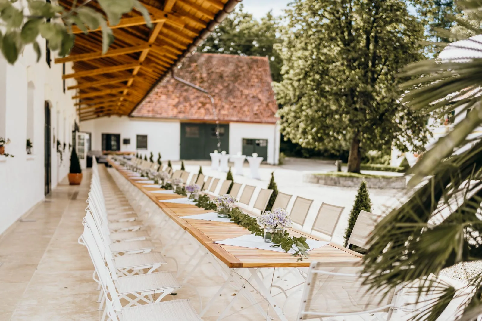Innenhof und Hofstruktur des Hofgut Sickertshofen für große Firmensommerfeste